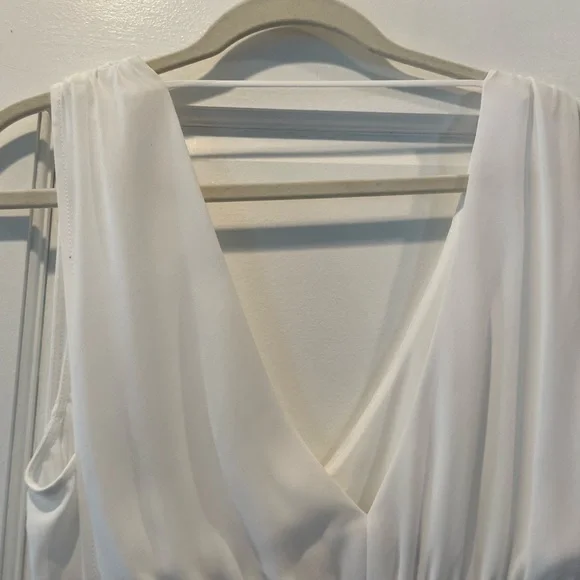 💞3 for $50💞White BCBG Maxazria Blouse - Picture 6 of 9